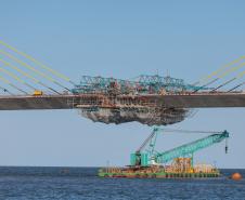 Com trecho estaiado quase pronto e 160 vigas lançadas, Ponte de Guaratuba atinge 91% de execução