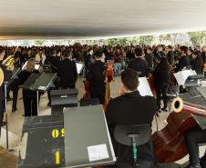 Mozart gratuito no MON, duas novas exposições e Vera Holtz estão na agenda cultural