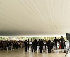 Mozart gratuito no MON, duas novas exposições e Vera Holtz estão na agenda cultural