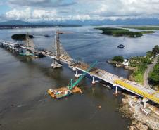 Com trecho estaiado quase pronto e 160 vigas lançadas, Ponte de Guaratuba atinge 91% de execução