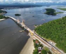 Com trecho estaiado quase pronto e 160 vigas lançadas, Ponte de Guaratuba atinge 91% de execução