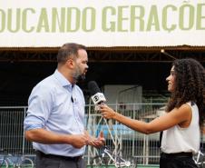 Com novidades, 1 milhão de estudantes da rede estadual voltam às aulas no Paraná