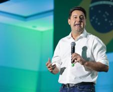 O governador Carlos Massa Ratinho Junior e o secretário de Educação, Roni Miranda, anunciam nesta quinta-feira (5) no Seminário de Diretores da rede estadual novos investimentos do programa Escola Mais Bonita, em Foz do Iguaçu.
