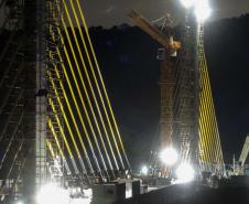 Em reta final, obras da Ponte de Guaratuba seguem inclusive no turno da noite