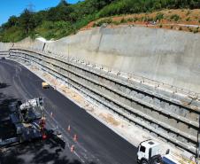 Ponte de Guaratuba inicia revestimento em concreto asfáltico dos acessos
