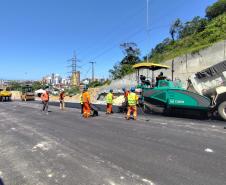 Ponte de Guaratuba inicia revestimento em concreto asfáltico dos acessos