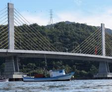 Estrtuturas sendo montada para a inauguracao nesta sexta-feira (1) da Ponte de Guaratuba