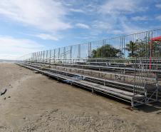 Estrtuturas sendo montada para a inauguracao nesta sexta-feira (1) da Ponte de Guaratuba