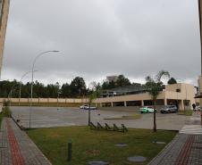 Com recursos do Estado, 208 famílias recebem apartamentos em residencial em Curitiba