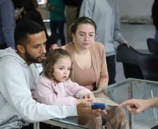 Com recursos do Estado, 208 famílias recebem apartamentos em residencial em Curitiba