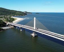 Ponte de Guaratuba já está 100% pavimentada e começa a ganhar iluminação final