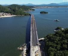 Ponte de Guaratuba já está 100% pavimentada e começa a ganhar iluminação final