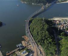 Ponte de Guaratuba já está 100% pavimentada e começa a ganhar iluminação final