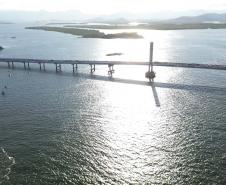 Ponte de Guaratuba já está 100% pavimentada e começa a ganhar iluminação final