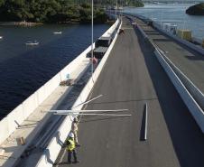 Ponte de Guaratuba já está 100% pavimentada e começa a ganhar iluminação final