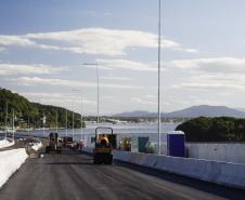 Ponte de Guaratuba já está 100% pavimentada e começa a ganhar iluminação final