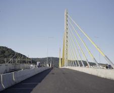 Ponte de Guaratuba já está 100% pavimentada e começa a ganhar iluminação final