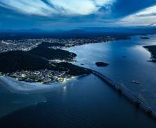 Ponte de Guaratuba: a duas semanas da inauguração, obras reúnem quase 500 funcionários
