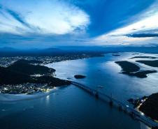 Ponte de Guaratuba: a duas semanas da inauguração, obras reúnem quase 500 funcionários