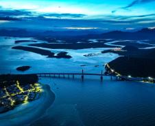 Ponte de Guaratuba: a duas semanas da inauguração, obras reúnem quase 500 funcionários