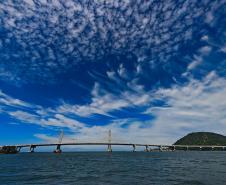 Ponte de Guaratuba: a duas semanas da inauguração, obras reúnem quase 500 funcionários