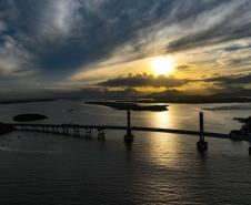 Ponte de Guaratuba: a duas semanas da inauguração, obras reúnem quase 500 funcionários