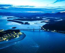 Ponte de Guaratuba: a duas semanas da inauguração, obras reúnem quase 500 funcionários