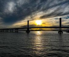 Ponte de Guaratuba: a duas semanas da inauguração, obras reúnem quase 500 funcionários