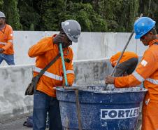 Operários da Ponte de Guaratuba festejam entrega da estrutura no Dia do Trabalhador