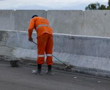 Operários da Ponte de Guaratuba festejam entrega da estrutura no Dia do Trabalhador