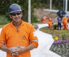 Operários da Ponte de Guaratuba festejam entrega da estrutura no Dia do Trabalhador