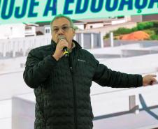 O governador Carlos Massa Ratinho Junior e o secretário da Educação, Roni Miranda, assinam nesta quarta-feira (24), o contrato do programa Mais Escolas Paraná