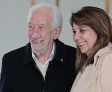 O governador Carlos Massa Ratinho Junior e o secretário da Educação, Roni Miranda, assinam nesta quarta-feira (24), o contrato do programa Mais Escolas Paraná