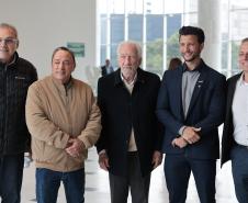 O governador Carlos Massa Ratinho Junior e o secretário da Educação, Roni Miranda, assinam nesta quarta-feira (24), o contrato do programa Mais Escolas Paraná