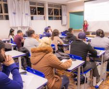 Migrantes de 14 nacionalidades aprendem português em projeto da UEPG