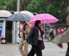Tempestades se afastam do Paraná; chuvas mais intensas são prevista a partir de quinta