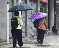 Tempestades se afastam do Paraná; chuvas mais intensas são prevista a partir de quinta