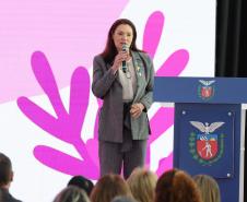 O governador Darci Piana participa nesta quarta-feira (28) do Lançamento do projeto "Paraná Cuida Delas" da Secretaria de Estado da Mulher, Igualdade Racial e Pessoa Idosa do Paraná.