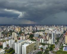 Tempestades se afastam do Paraná; chuvas mais intensas são prevista a partir de quinta