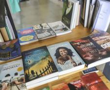 Rua da Cidadania do Cajuru ganha nova biblioteca organizada por alunos da Universidade Aberta à Pessoa Idosa (Unapi), como parte do Trabalho de Conclusão de Curso (TCC)