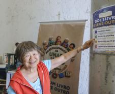 Rua da Cidadania do Cajuru ganha nova biblioteca organizada por alunos da Universidade Aberta à Pessoa Idosa (Unapi), como parte do Trabalho de Conclusão de Curso (TCC)