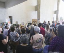 Rua da Cidadania do Cajuru ganha nova biblioteca organizada por alunos da Universidade Aberta à Pessoa Idosa (Unapi), como parte do Trabalho de Conclusão de Curso (TCC)
