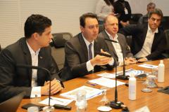 Governador Carlos Massa Ratinho Junior durante reunião técnica com o ministro da Infraestrutura, Marcelo Sampaio, no Palácio Iguaçu