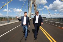Governador Ratinho Junior faz última vistoria na Ponte da Integração, que está concluída