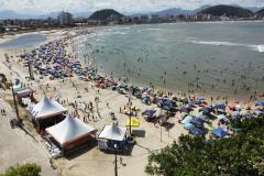 Com 350 inscritos, tradicional travessia a nado de Guaratuba será retomada no final de semana