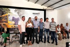 Estado entrega 24 novos ônibus escolares a municípios do Norte do Paraná