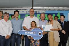 Governador entrega 200 moradias e títulos de propriedade a famílias de Cascavel