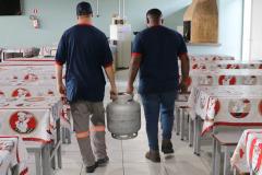 Governo distribui 37 mil unidades de gás de cozinha para colégios da rede estadual
