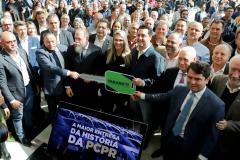 O governador Carlos Massa Ratinho Junior entregou nesta segunda-feira (5) 922 viaturas para todas as unidades da Polícia Civil do Paraná, a maior renovação de frota da história do Estado.