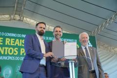 Parceria entre Estado e Itaipu vai permitir renovação de mobiliário de 286 escolas